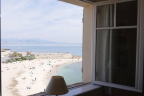 BORD DE MER - AC, WIFI, chic, sea view, beach 2 minutes walk